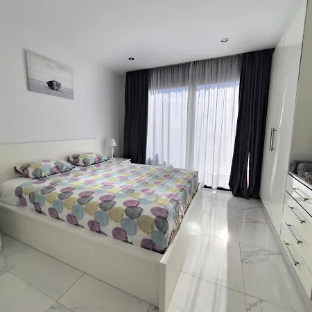 Sea View In Paradise Court *