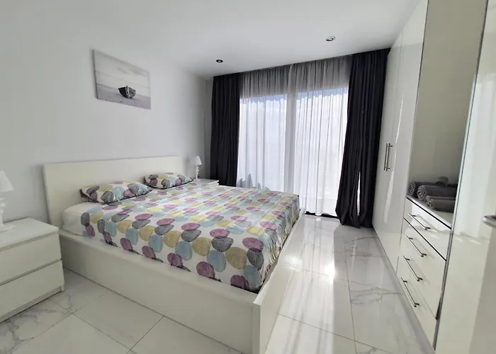 Sea View In Paradise Court *